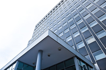 Eingang - modernes Bürogebäude in Frankfurt, Deutschland