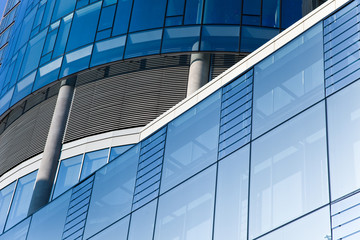 Fototapeta na wymiar Detail eines modernes Hochhauses in Frankfurt - Bank
