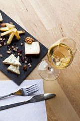 Fromage, plateau, vin, bistrot, cave, chai, verre, repas © Redzen