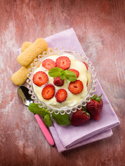 strawberry tiramisu dessert