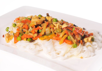 Buckwheat noodles with chicken and vegetables