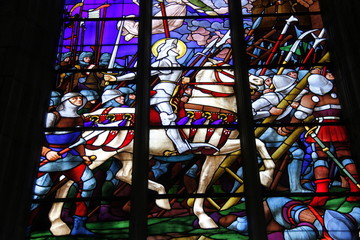 Jeanne d& 39 Arc, glasraam in de kathedraal Saint Etienne in Auxerre, Bourgondië