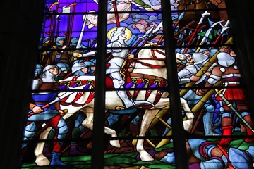 Schapenvacht deken met patroon Glas in lood Jeanne d& 39 Arc, glasraam in de kathedraal Saint Etienne in Auxerre, Bourgondië