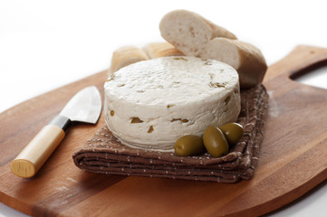 caciotta con olive