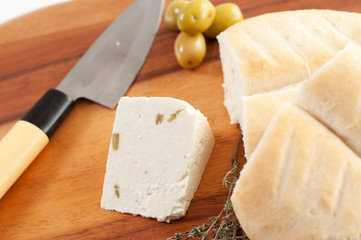 caciotta con olive
