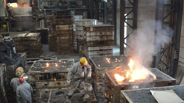Arbeiter in Gie&szlig;erei // workman in industry