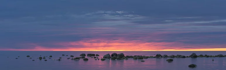 Fotobehang Zonsondergang aan zee Blauwe zonsondergang op zee