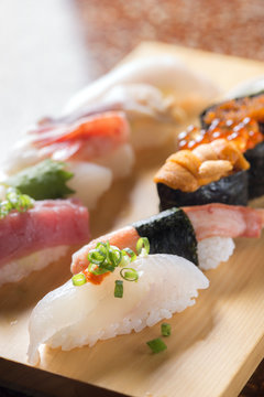 鮨