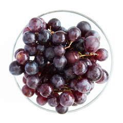 Сочный, насыщенный виноград в бокале