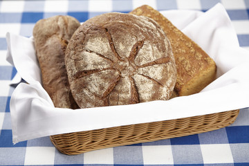 Korb mit Brot