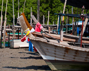Fototapeta na wymiar The long-tail boat park during ebb tide
