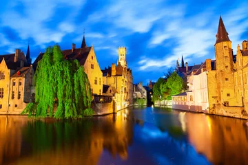 Fotobehang Brugge Beroemd uitzicht op Brugge bij nacht