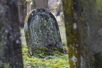 Alter Grabstein