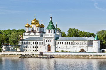 Fototapeta na wymiar Klasztor Ipatiev, Kostroma, Rosja