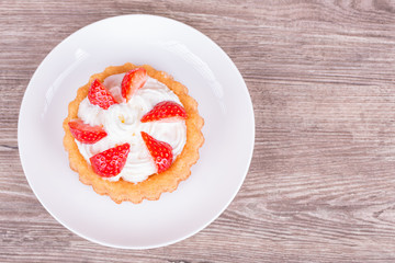 strawberries in baskets biscuit