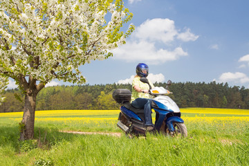 women on soccer, spring, frau auf roller, motorrad, frühling