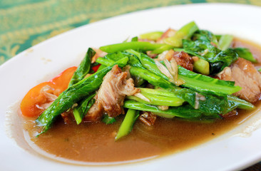 Kale with crispy pork