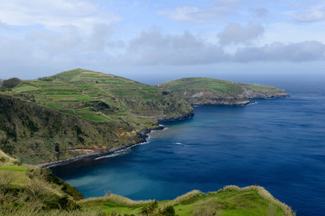 Fototapeta na wymiar Cliff na wyspie Sao Miguel na Azorach