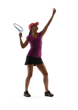 Mujer tenista jugando tenis,haciendo servicio.