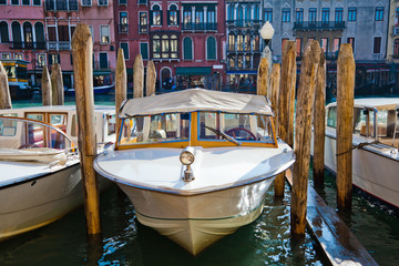 Fototapeta na wymiar Odzie na Canal Grande w Wenecji