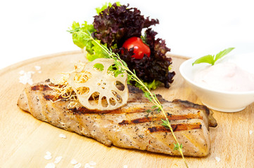 Лососевый стейк и майонез