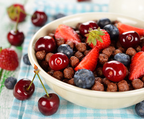 Chocolate flakes with berries