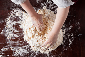 Hands preparing pizza dough - obrazy, fototapety, plakaty
