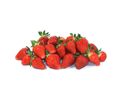 Des fraises sur fond blanc