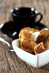 Cantuccini Gebäck in Schale