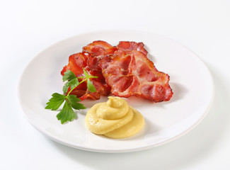 Crispy bacon with mustard