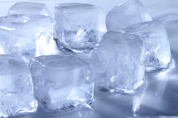 blaue Eiswürfel 4