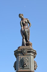 Obraz premium fontana in metallo con venere