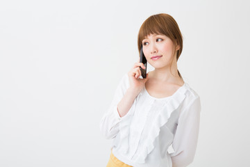 電話をする女性　ビジネス