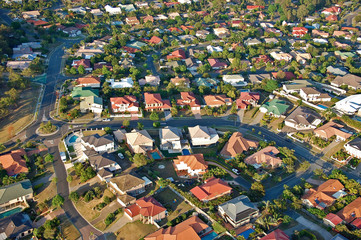 Luchtfoto van de daken van de buitenwijken in de buurt van Brisbane, Australië.
