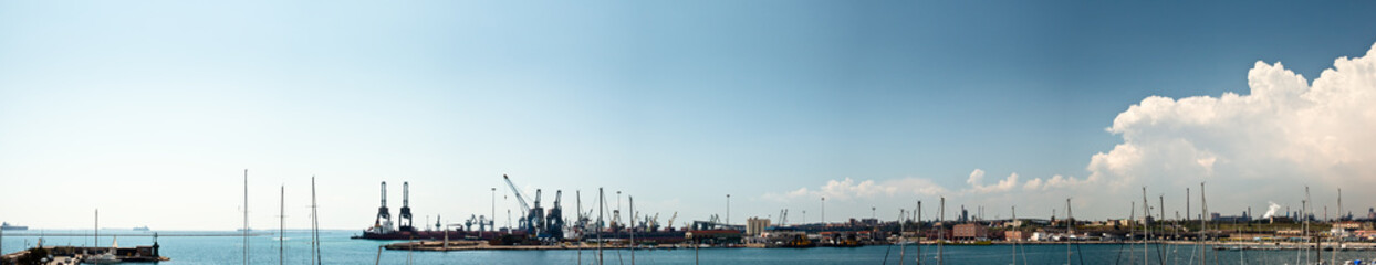 Fototapeta na wymiar Port panorama