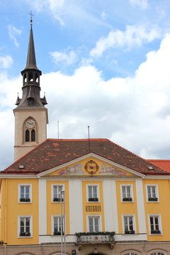 Rathaus und Stadtpfarrkirche von Bruck an der Mur