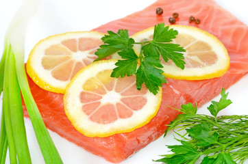 Salmon fillet and lemon slices