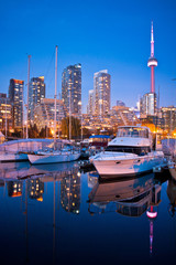 Vue du Toronto Yacht Club au port de Toronto