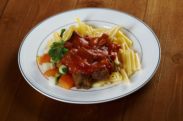  pasta with tomato beef sauce