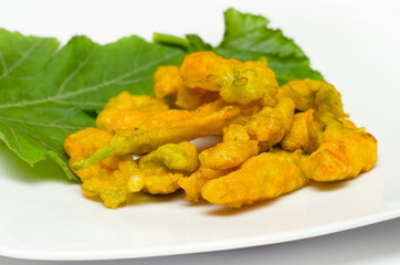 Fiori di zucca fritti