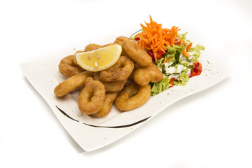 Calamaris frittiert mit Salat