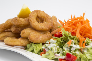 Calamaris frittiert mit Salat