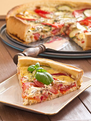 Quiche aus Tomaten und Zucchini