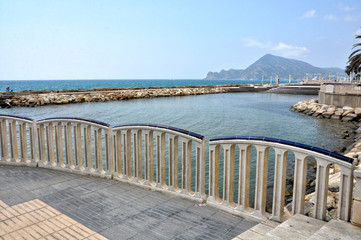 Obraz premium Altea, paseo junto al Mediterraneo, vacaciones en España