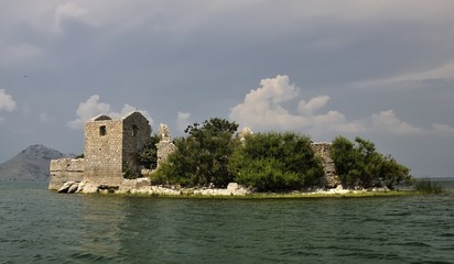 Fototapeta na wymiar The ruined jail on the Skadar Lake, Montenegro