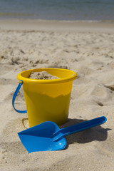 Fototapeta na wymiar Bucket and shovel on the beach