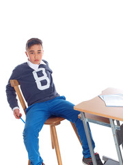 junge im klassenzimmer