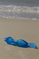 Fototapeta na wymiar Swimming goggles on the beach