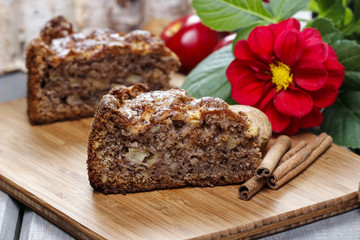 Cinnamon cake on wooden tray.