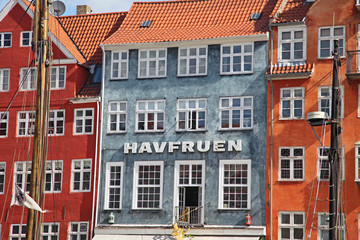 Fototapeta premium Beautiful colorful buildings in Copenhagen, Denmark